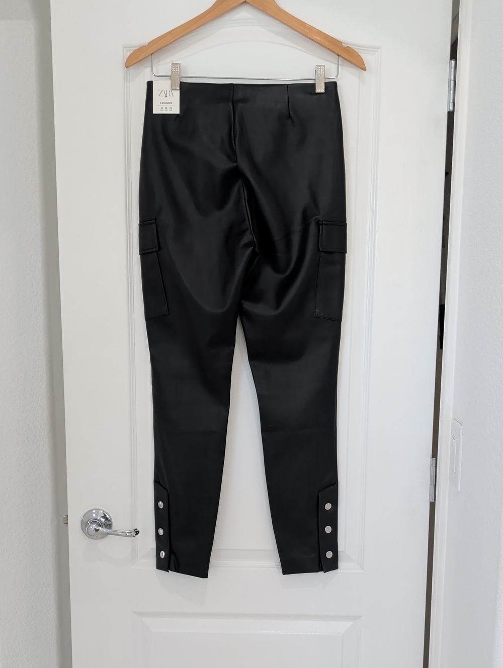 New ZARA Mid Rise Side Zipper Flat Front Black Faux Leather Cargo Leggings M - Picture 7 of 16